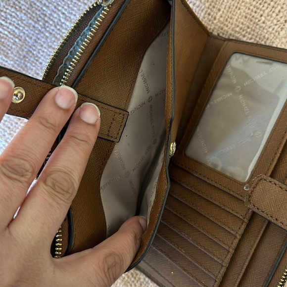 MICHAEL KORS Travel Wallet - Picture 6 of 9